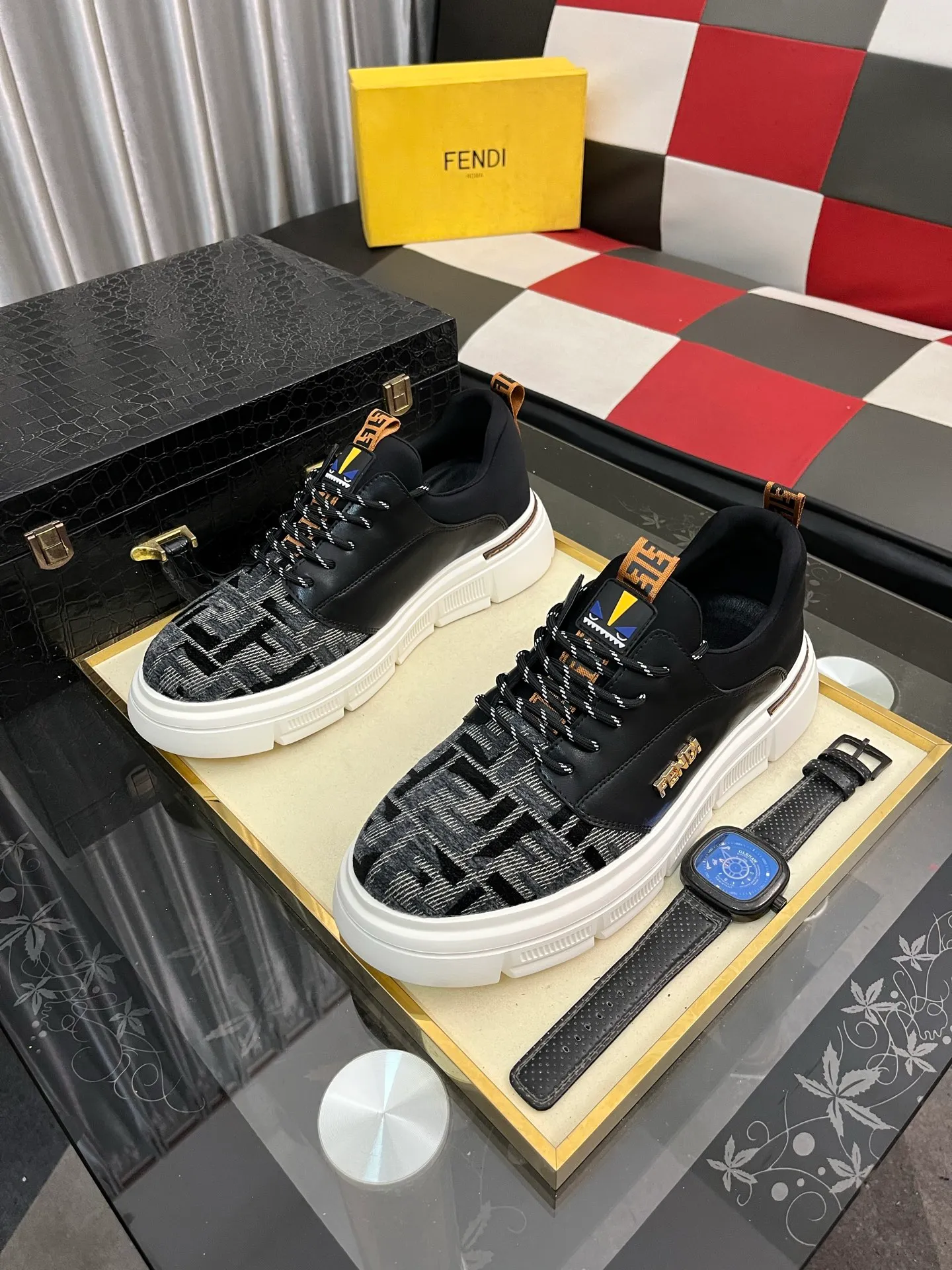 Men's Men's Shoes💰420⌚️⌚️[FENDI] Fendi's classic and comfortable men's, this complex sneaker is made of soft calfskin➕genuine leather lining➕original ultra-light rubber material with rough outsole. This unique light style is suitable for the casual and refined sensibility of this season. It is comfortable and natural on the feet. It is an everyday style for casual travel in autumn and winter! Code number: 38-442️⃣Colors available